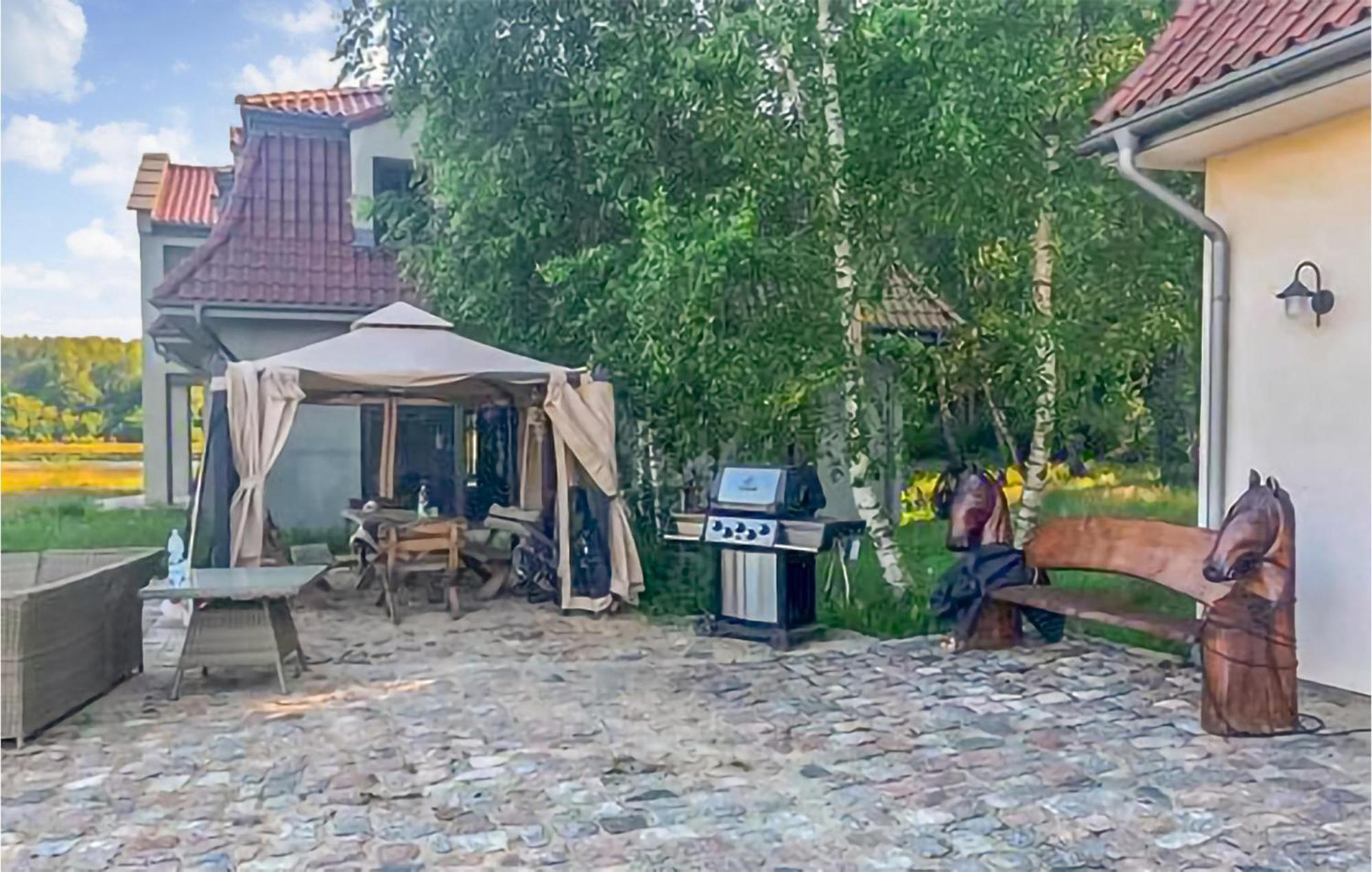 Amazing Home In Gniewino With Kitchen Buitenkant foto